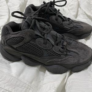Yeezy 500 utility black